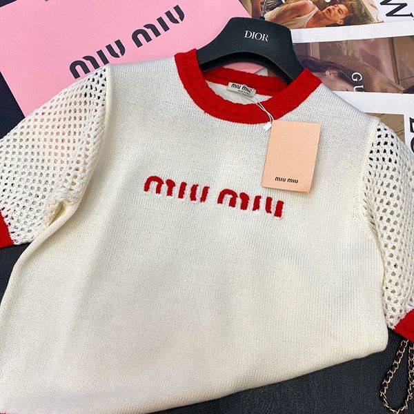 入手困難ミュウミュウ 刺繍入りTシャツ 偽物 コットン myn17950